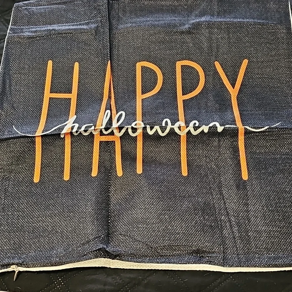 Nwt Halloween Themed Decorative Napkins Set 16x16